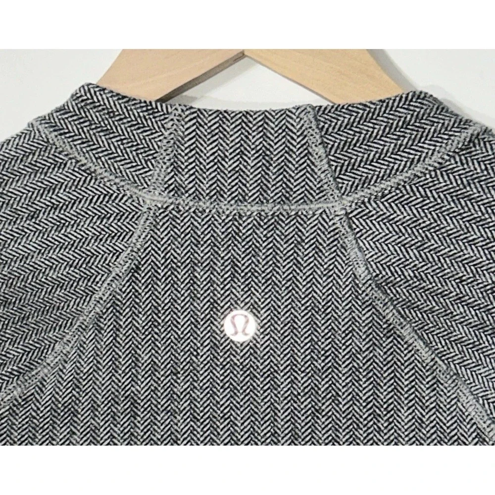 Lululemon Think Fast Long‎ Sleeve Shirt Heathered Herringbone Sz 6 Thumbholes